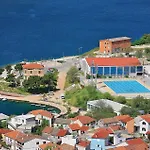 Tatil Evi Three-bedroom In Mratovo