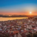 Three-bedroom In Tatil Evi *