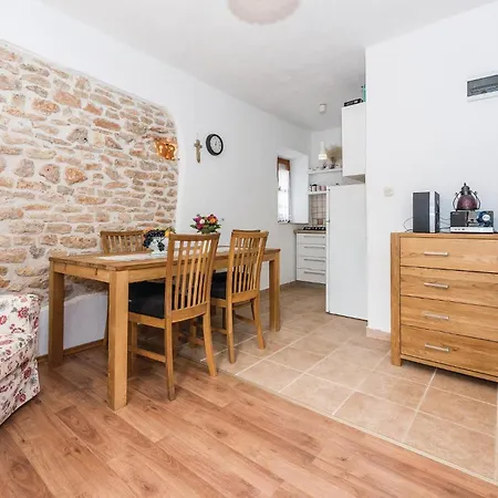 Three-bedroom In Vikendica *