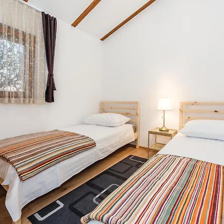 Three-bedroom In Mratovo