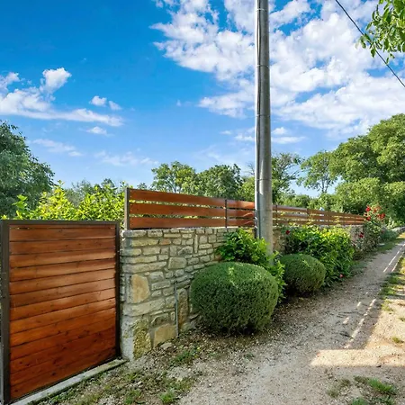 Luxurious Home In Mratovo 別荘
