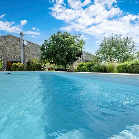 Vikendica Three-bedroom In