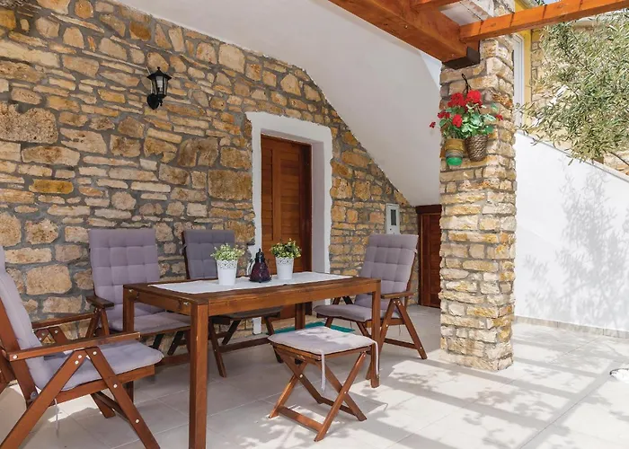 Three-bedroom In Mratovo